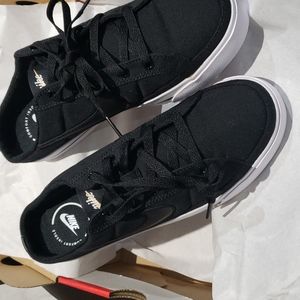 Nike Court Legacy mule,NWT never wore, Size 9.5 black,